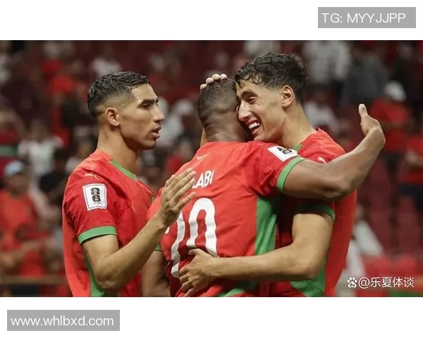 足球球星亲吻队友引发热议 亲密举动背后蕴含深厚情谊与团队精神