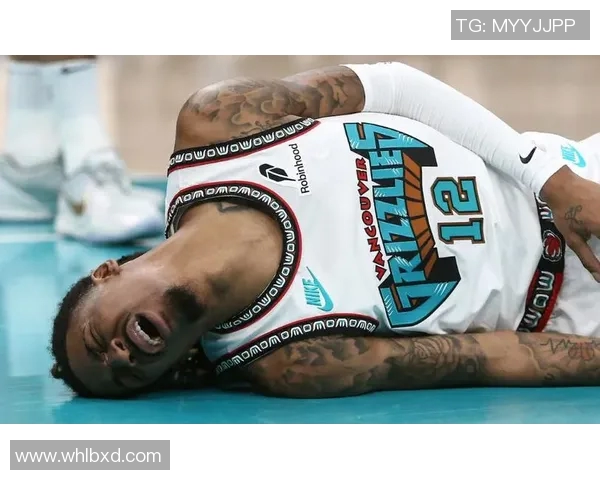 足球球星受伤后瘸腿行走的视频曝光引发球迷关注和热议