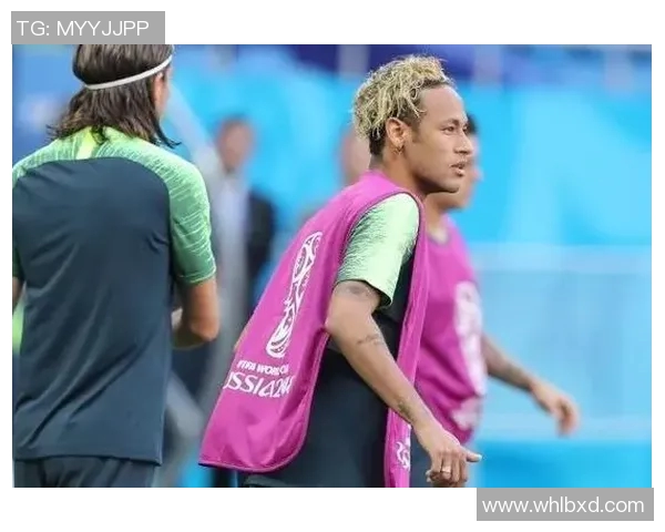 中分发型足球球星的绿茵传奇与魅力展现球场与时尚双重风采 中分发型足球球星的绿茵传奇与魅力展现球场与时尚双重风采